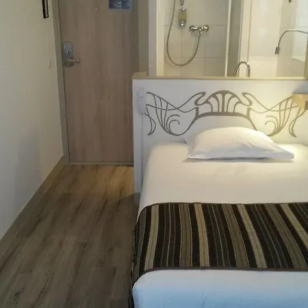فندق كورنر مونتبارناس 3*