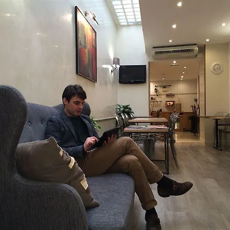 كورنر مونتبارناس 3*